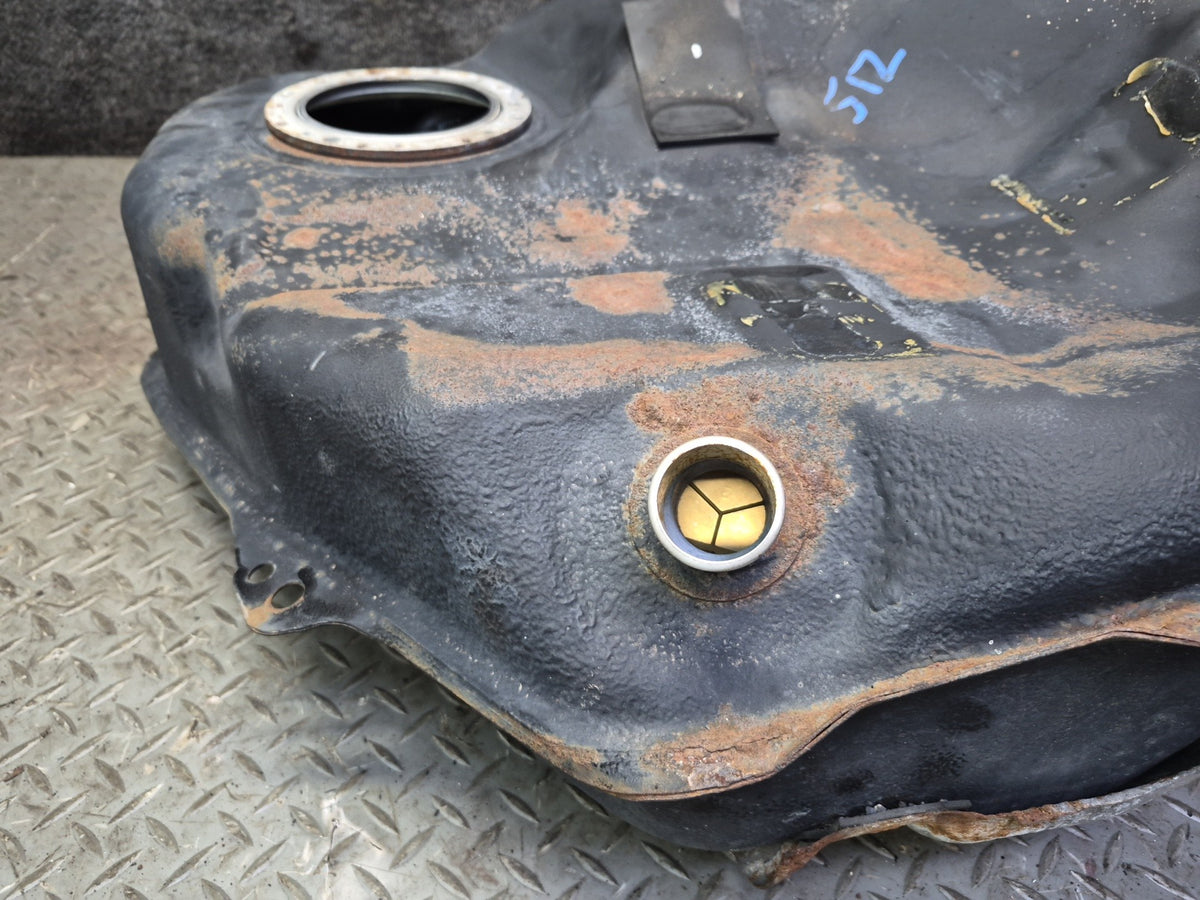 01-05 Lexus JCE10L IS300 Sedan Fuel Tank Unit OEM