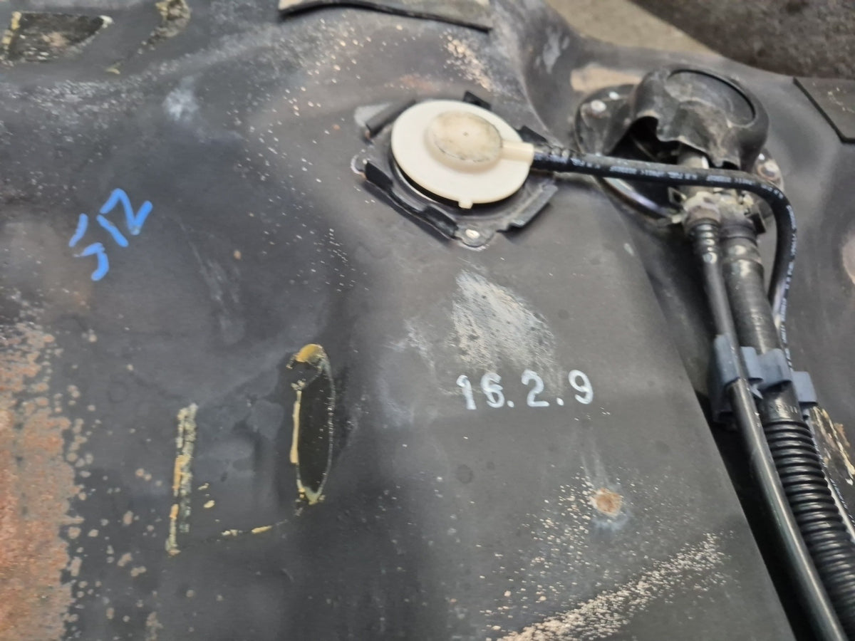 01-05 Lexus JCE10L IS300 Sedan Fuel Tank Unit OEM