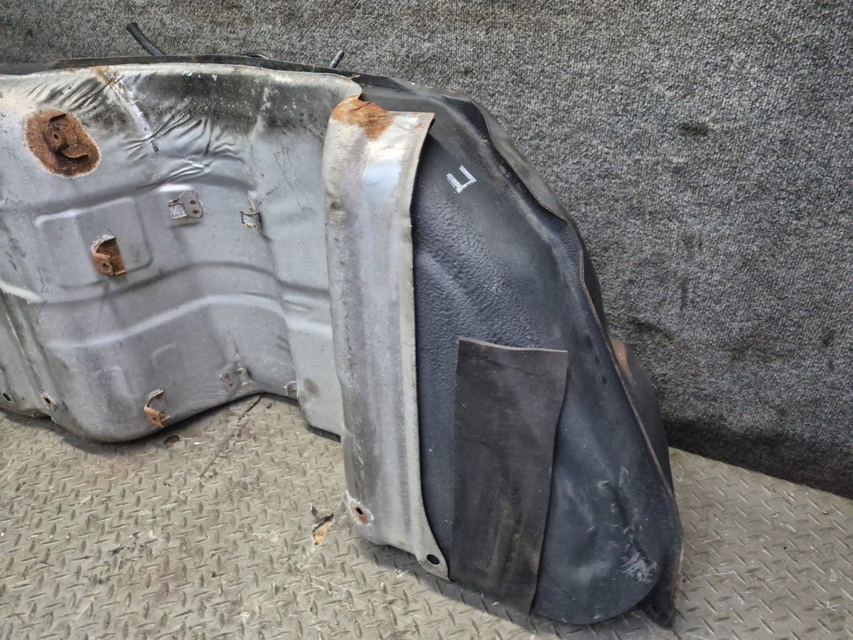 01-05 Lexus JCE10L IS300 Sedan Fuel Tank Unit OEM