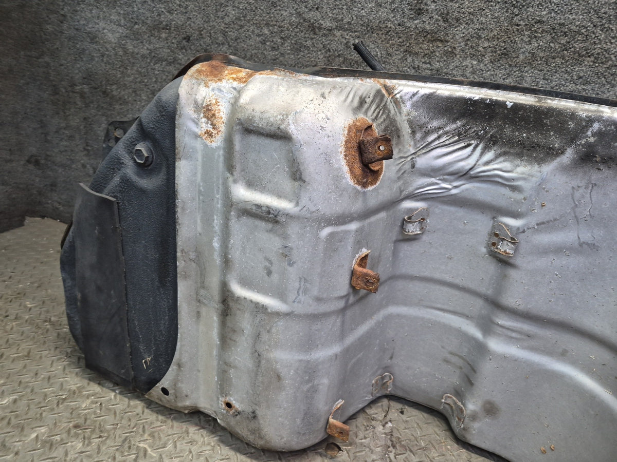 01-05 Lexus JCE10L IS300 Sedan Fuel Tank Unit OEM