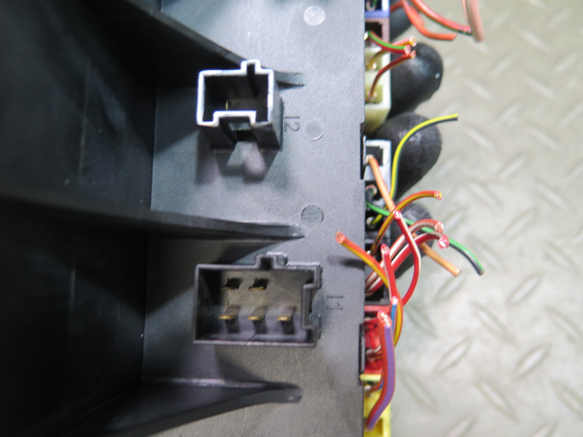 03-12 Mercedes R230 SL550 Front Left SAM Fuse Box Control OEM