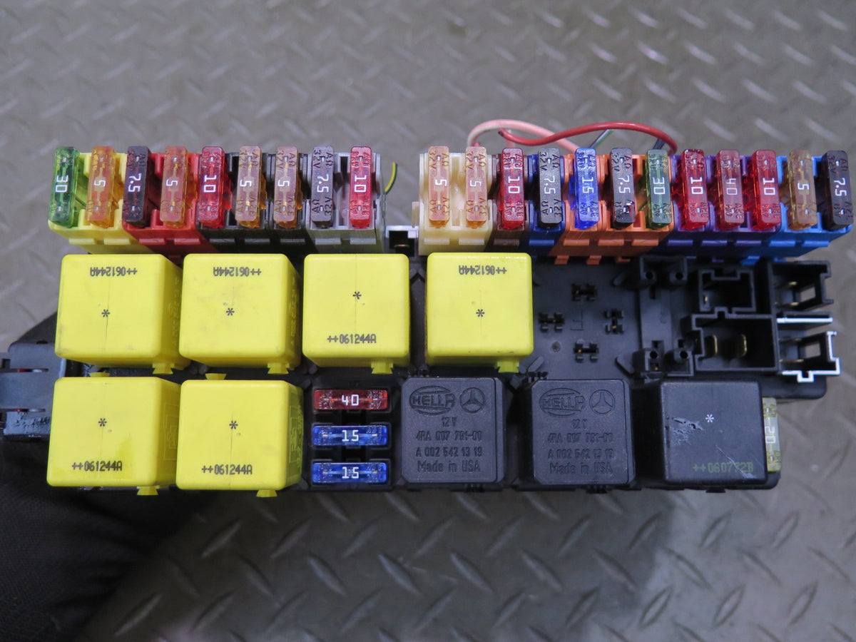 03-12 Mercedes R230 SL550 Front Left SAM Fuse Box Control OEM