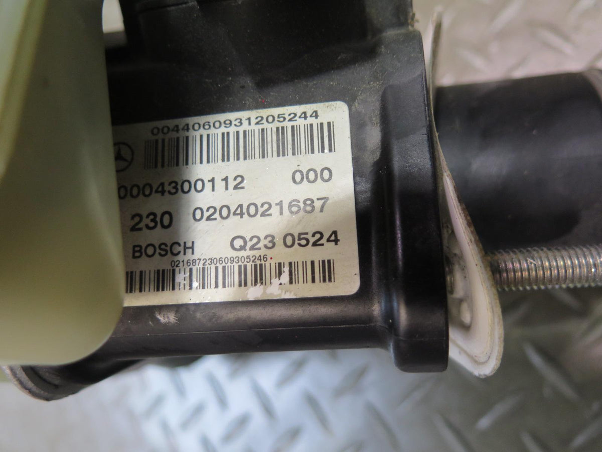 07-08 Mercedes R230 SL550 Master Cylinder Brake Booster w Reservoir OEM