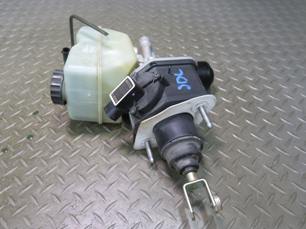 07-08 Mercedes R230 SL550 Master Cylinder Brake Booster w Reservoir OEM