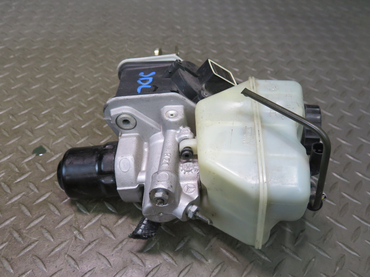 07-08 Mercedes R230 SL550 Master Cylinder Brake Booster w Reservoir OEM