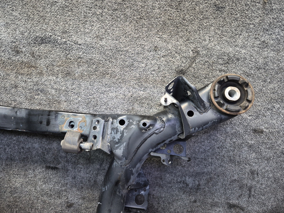 01-06 Lexus UCF30L LS430 Rear Suspension Subframe Crossmember Carrier 120K OEM