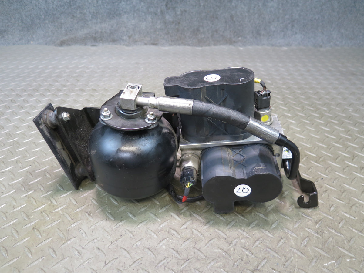 07-12 Mercedes R230 SL550 Rear ABC Hydraulic Suspension Valve Block Pump OEM