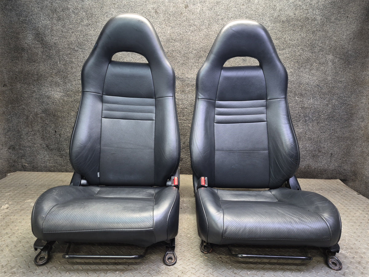 03-05 Toyota MR2 Spyder Set of 2 Front Left & Right Leather Seat Damaged