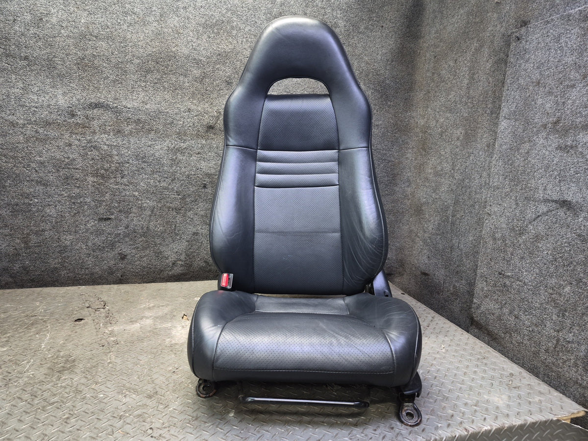 03-05 Toyota MR2 Spyder Set of 2 Front Left & Right Leather Seat Damaged