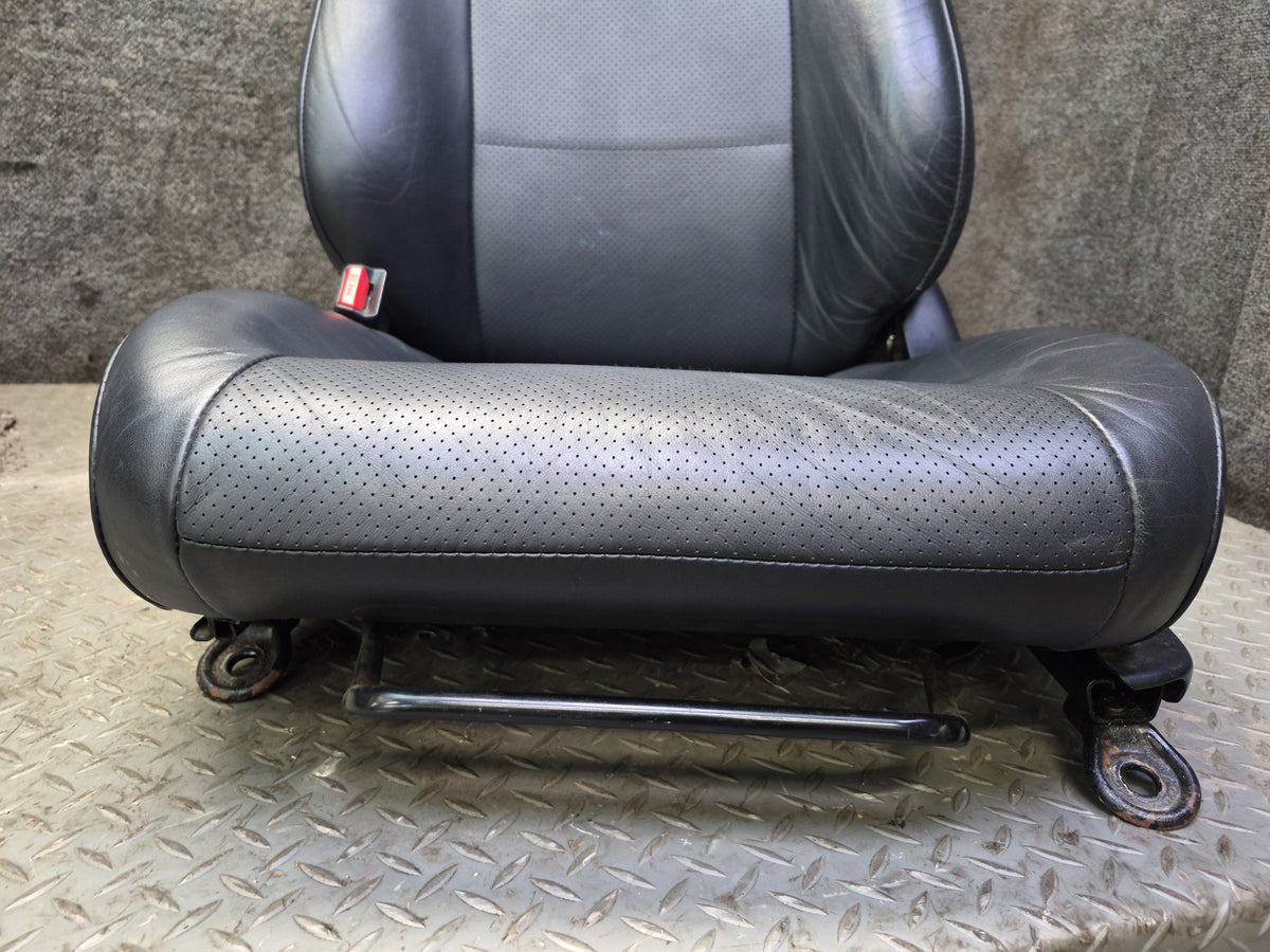 03-05 Toyota MR2 Spyder Set of 2 Front Left & Right Leather Seat Damaged