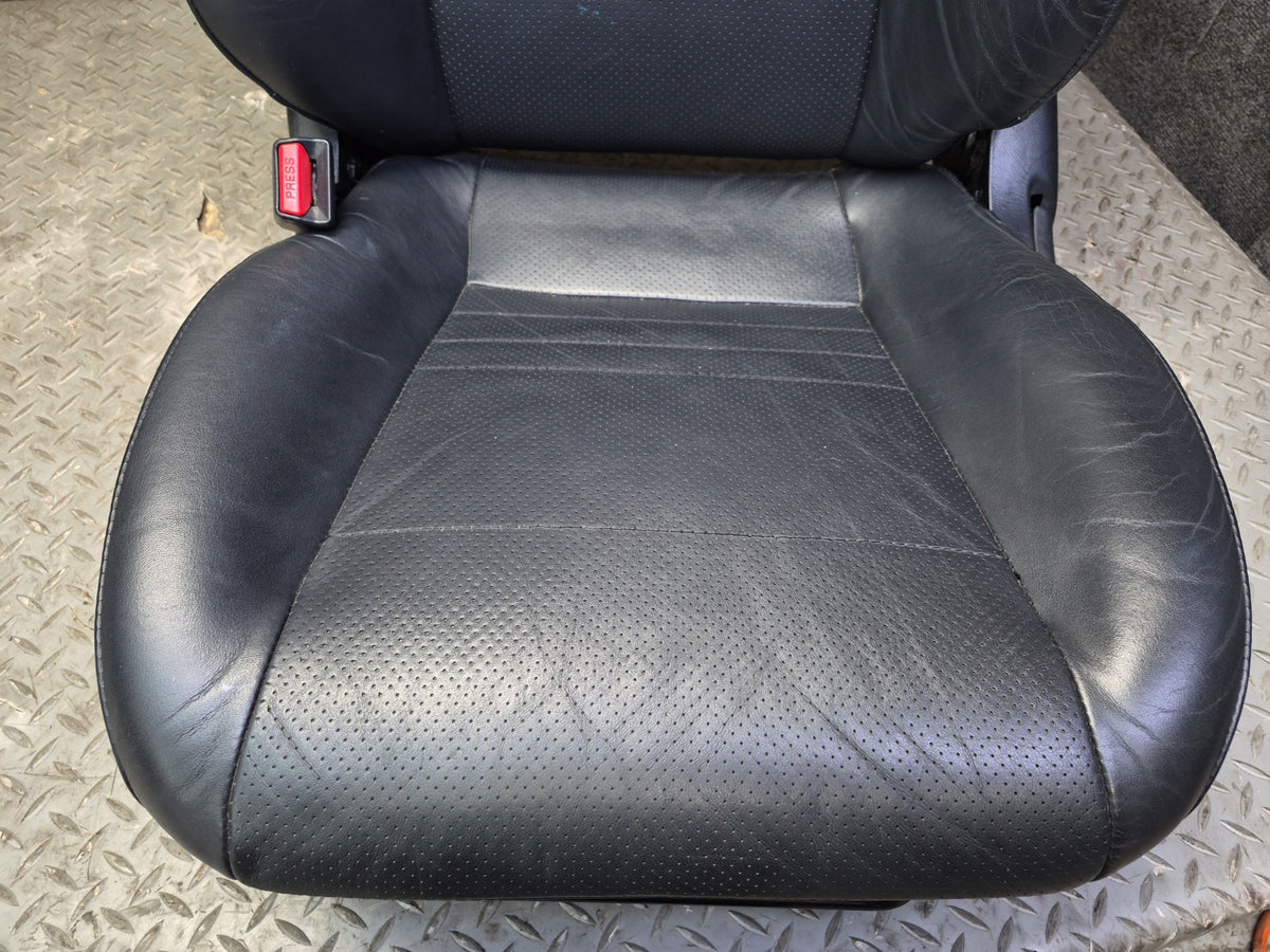 03-05 Toyota MR2 Spyder Set of 2 Front Left & Right Leather Seat Damaged