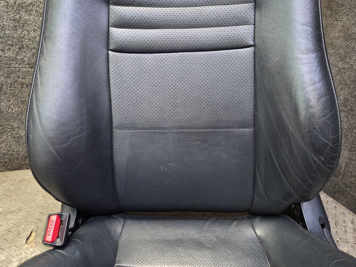 03-05 Toyota MR2 Spyder Set of 2 Front Left & Right Leather Seat Damaged