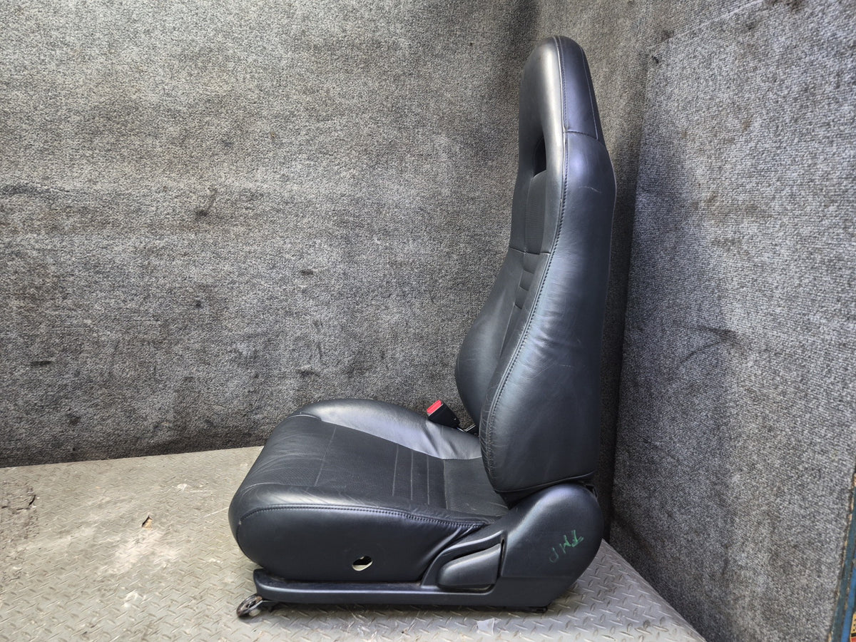 03-05 Toyota MR2 Spyder Set of 2 Front Left & Right Leather Seat Damaged