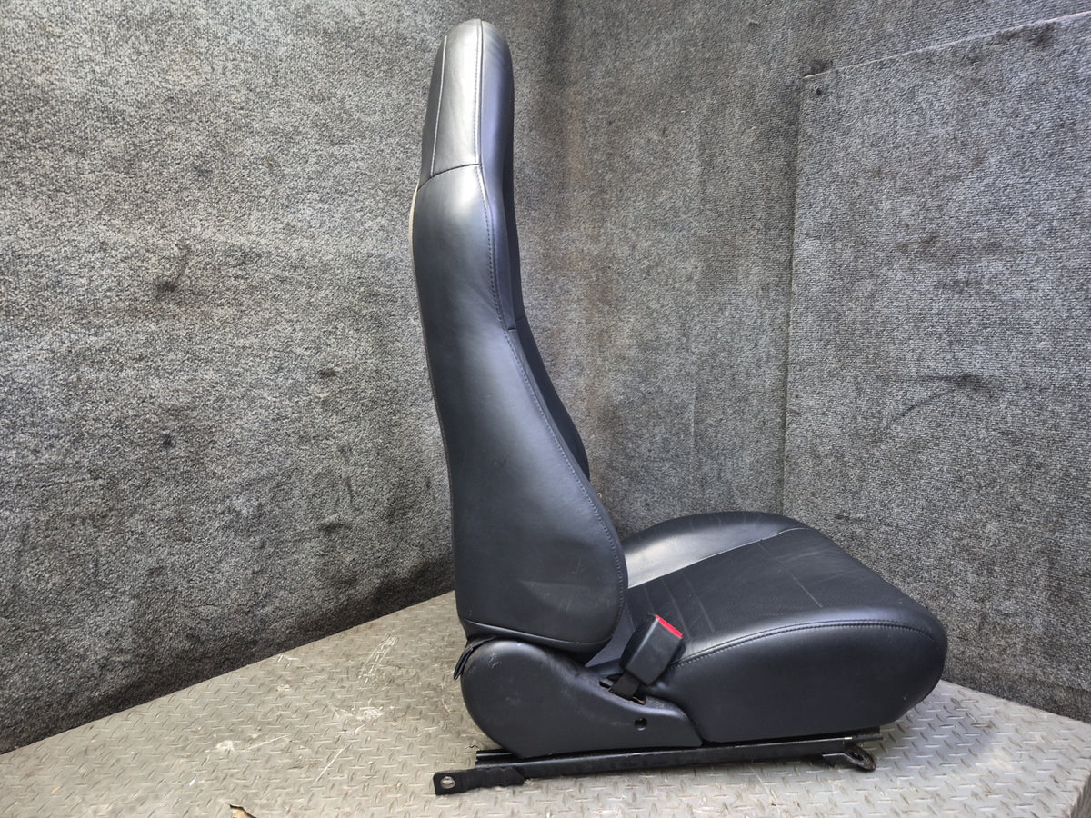03-05 Toyota MR2 Spyder Set of 2 Front Left & Right Leather Seat Damaged