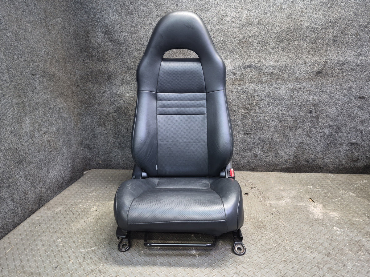 03-05 Toyota MR2 Spyder Set of 2 Front Left & Right Leather Seat Damaged