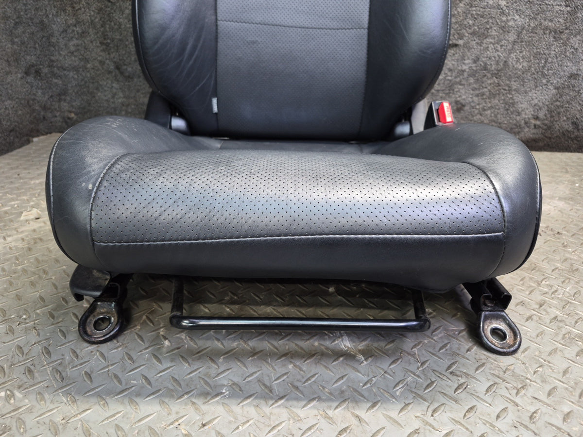 03-05 Toyota MR2 Spyder Set of 2 Front Left & Right Leather Seat Damaged