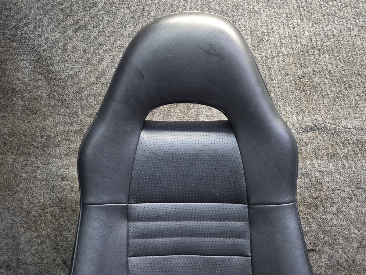 03-05 Toyota MR2 Spyder Set of 2 Front Left & Right Leather Seat Damaged