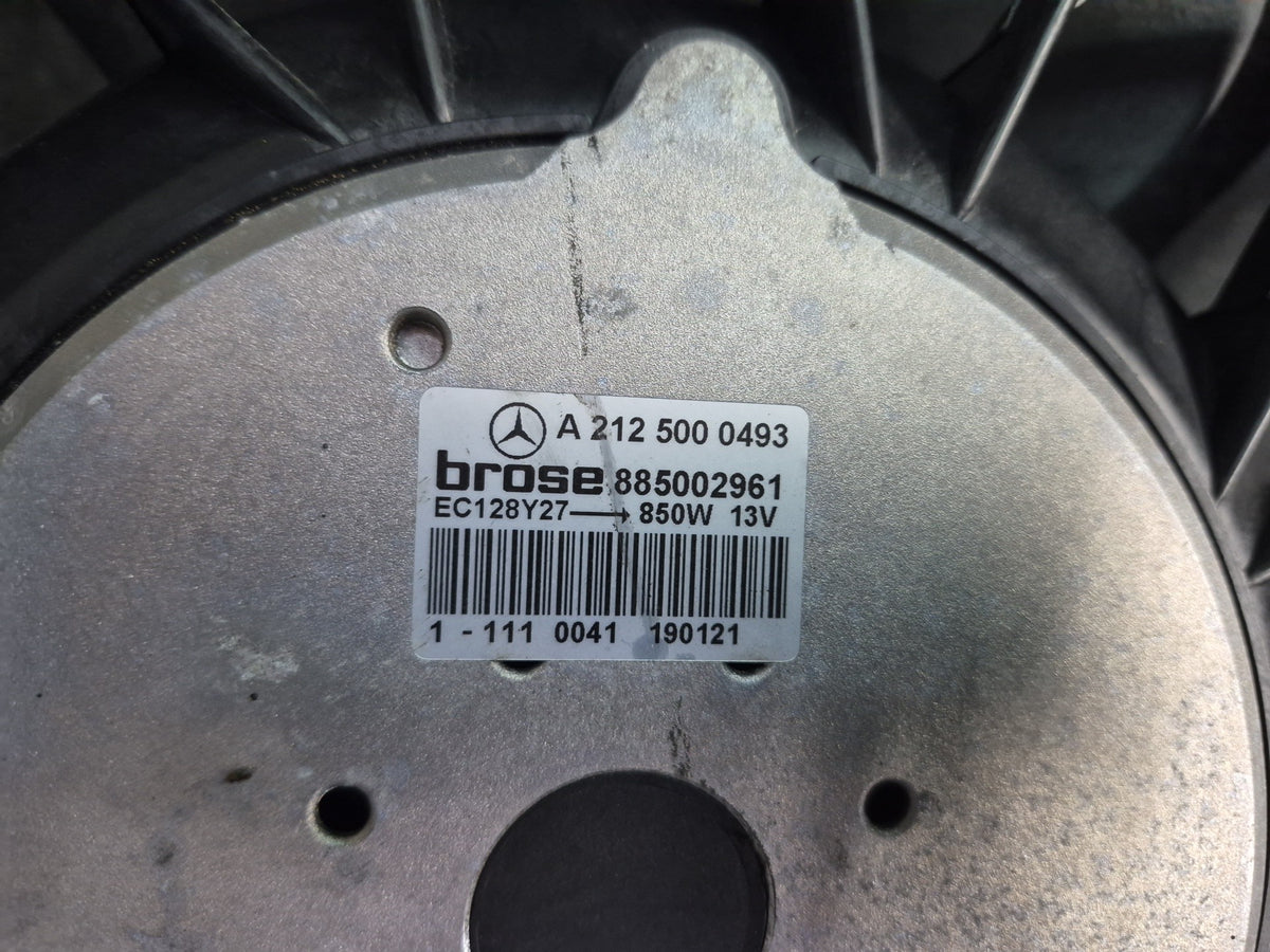 08-13 Mercedes W221 S63 AMG Engine Cooling Fan Motor w Shroud 2115002293 OEM