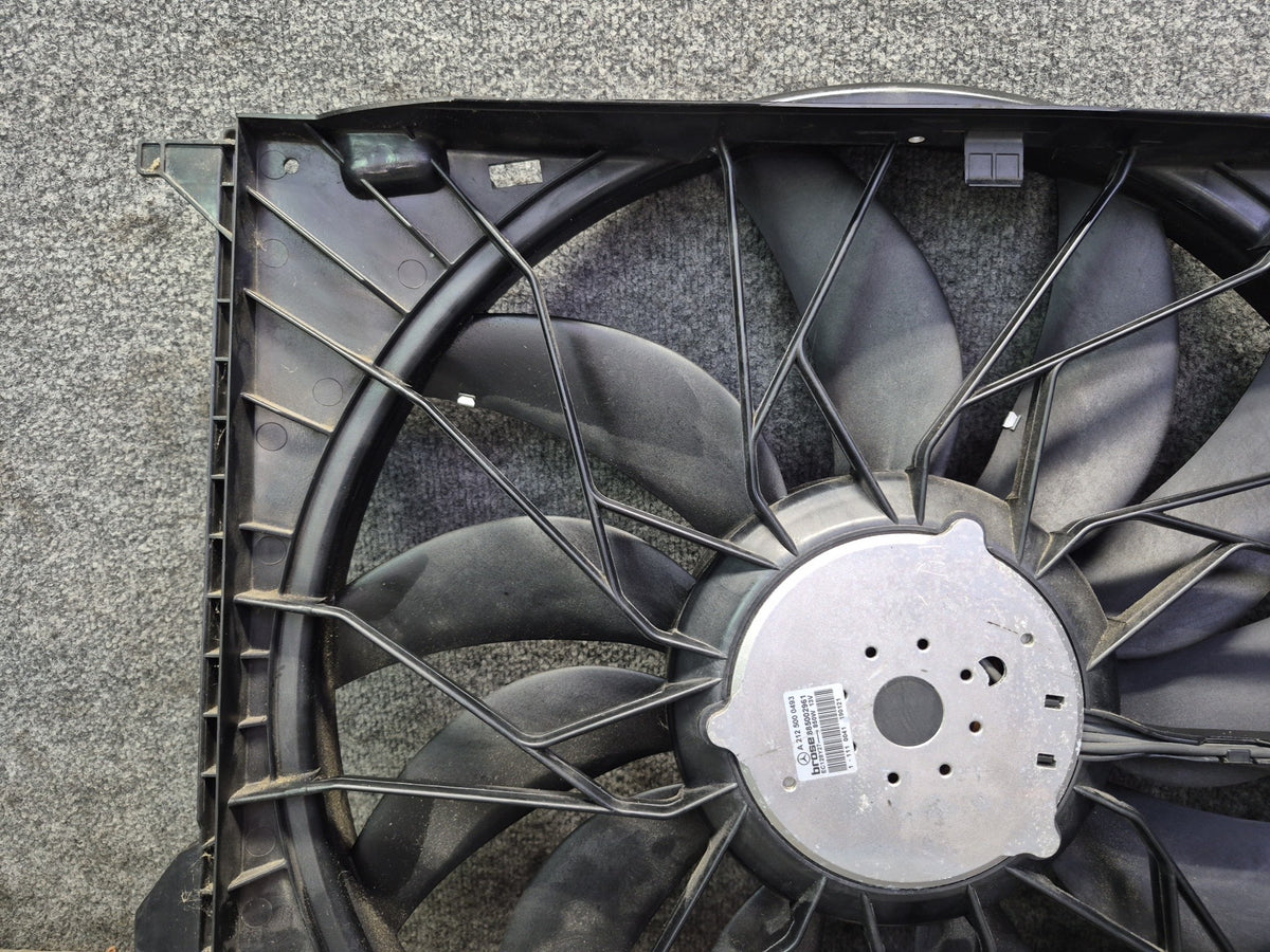 08-13 Mercedes W221 S63 AMG Engine Cooling Fan Motor w Shroud 2115002293 OEM