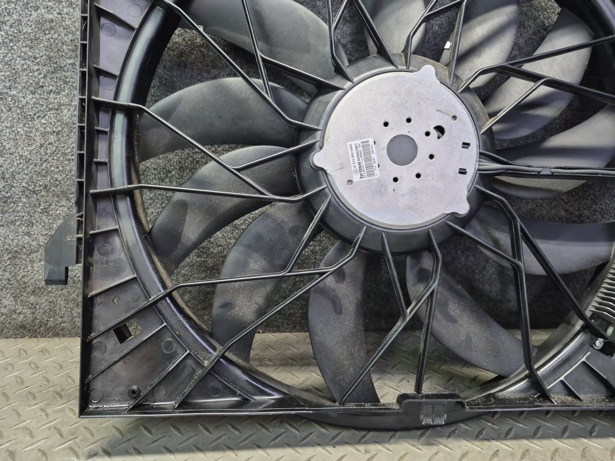 08-13 Mercedes W221 S63 AMG Engine Cooling Fan Motor w Shroud 2115002293 OEM