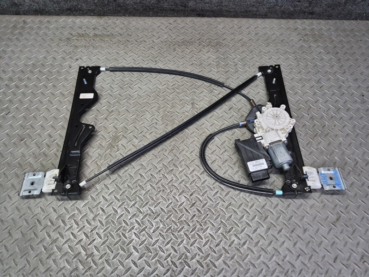 2005-2009 Hummer H2 SUT Rear MID Gate Window Regulator w Motor 88980741
