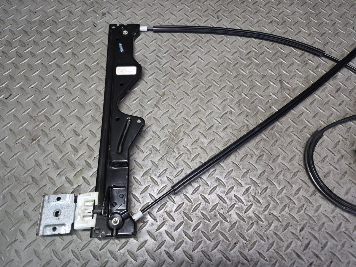 2005-2009 Hummer H2 SUT Rear MID Gate Window Regulator w Motor 88980741
