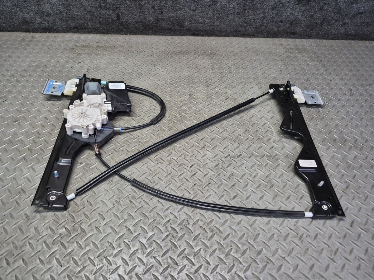 2005-2009 Hummer H2 SUT Rear MID Gate Window Regulator w Motor 88980741