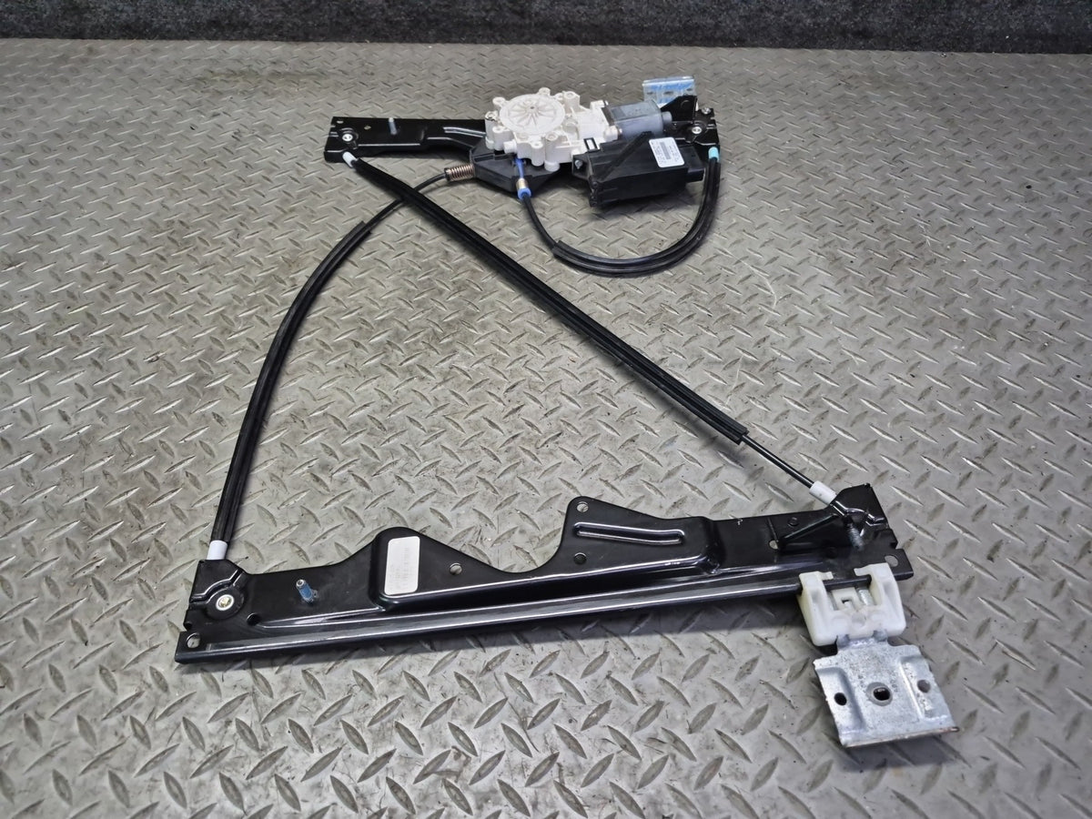 2005-2009 Hummer H2 SUT Rear MID Gate Window Regulator w Motor 88980741
