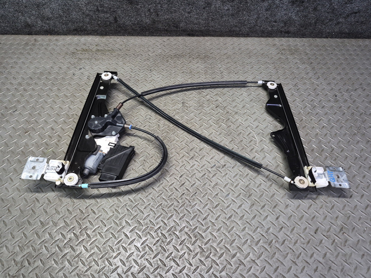 2005-2009 Hummer H2 SUT Rear MID Gate Window Regulator w Motor 88980741