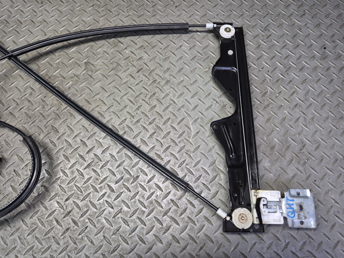 2005-2009 Hummer H2 SUT Rear MID Gate Window Regulator w Motor 88980741