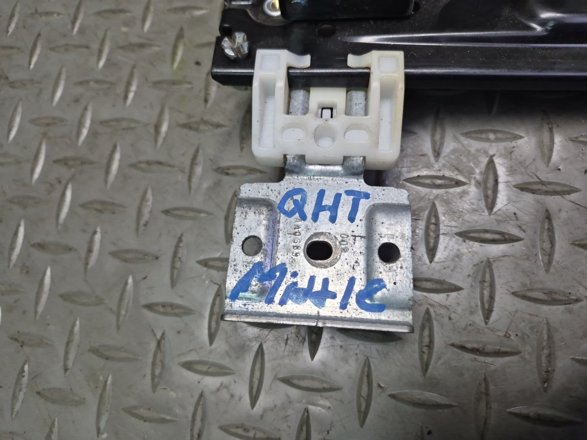 2005-2009 Hummer H2 SUT Rear MID Gate Window Regulator w Motor 88980741