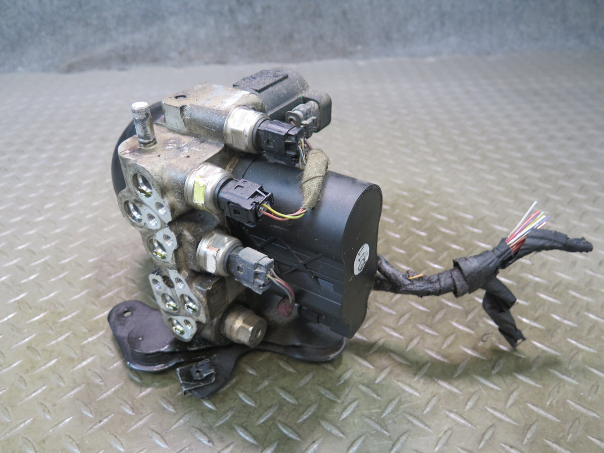 07-13 Mercedes W221 S-class Front ABC Hydraulic Suspension Valve Block Pump OEM