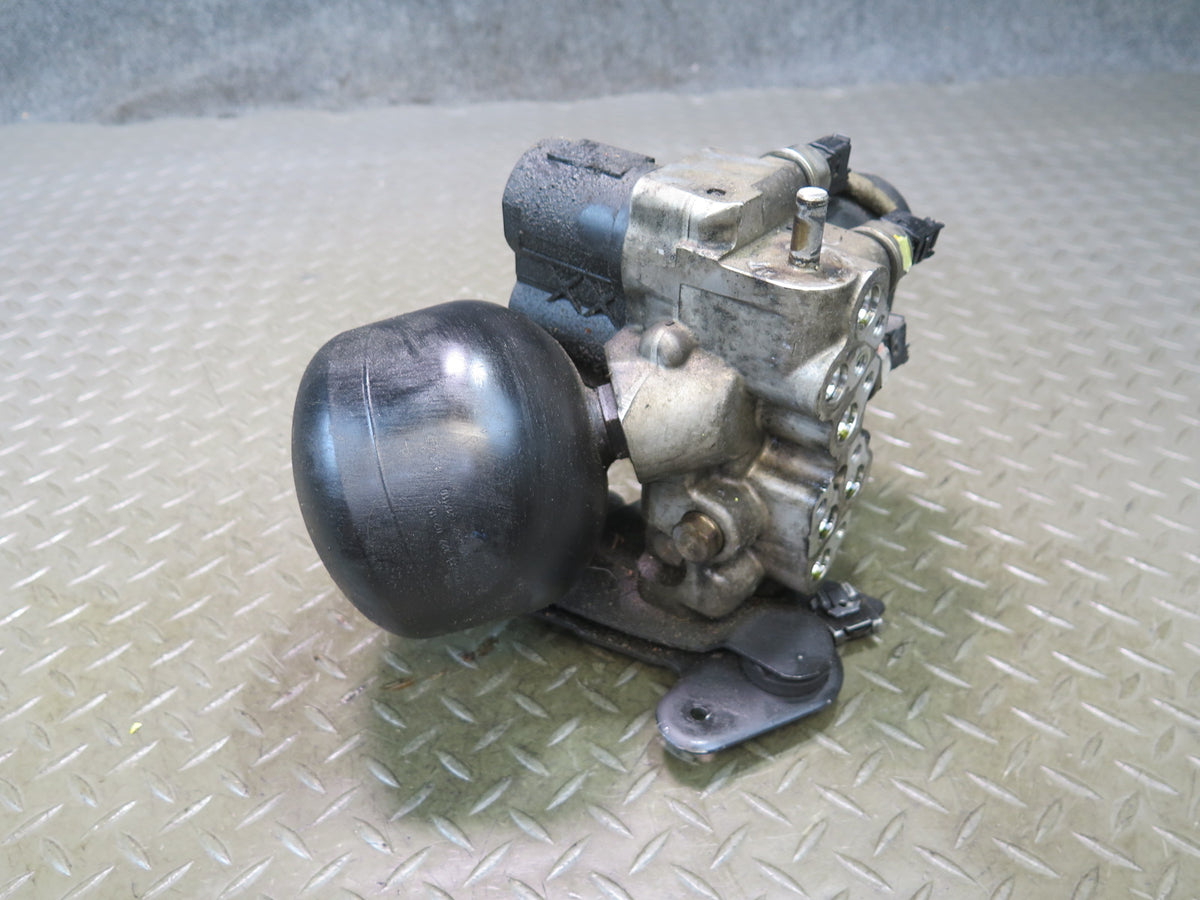 07-13 Mercedes W221 S-class Front ABC Hydraulic Suspension Valve Block Pump OEM