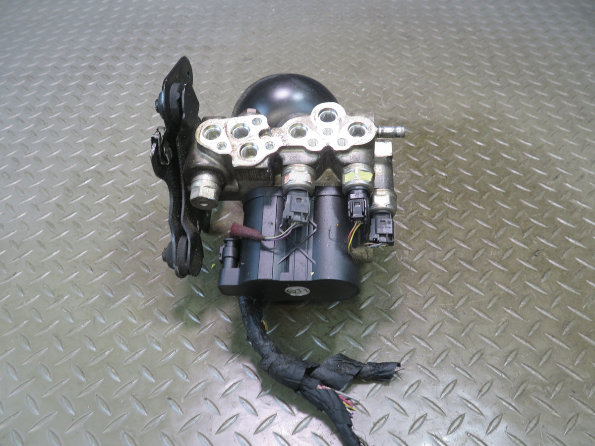 07-13 Mercedes W221 S-class Front ABC Hydraulic Suspension Valve Block Pump OEM