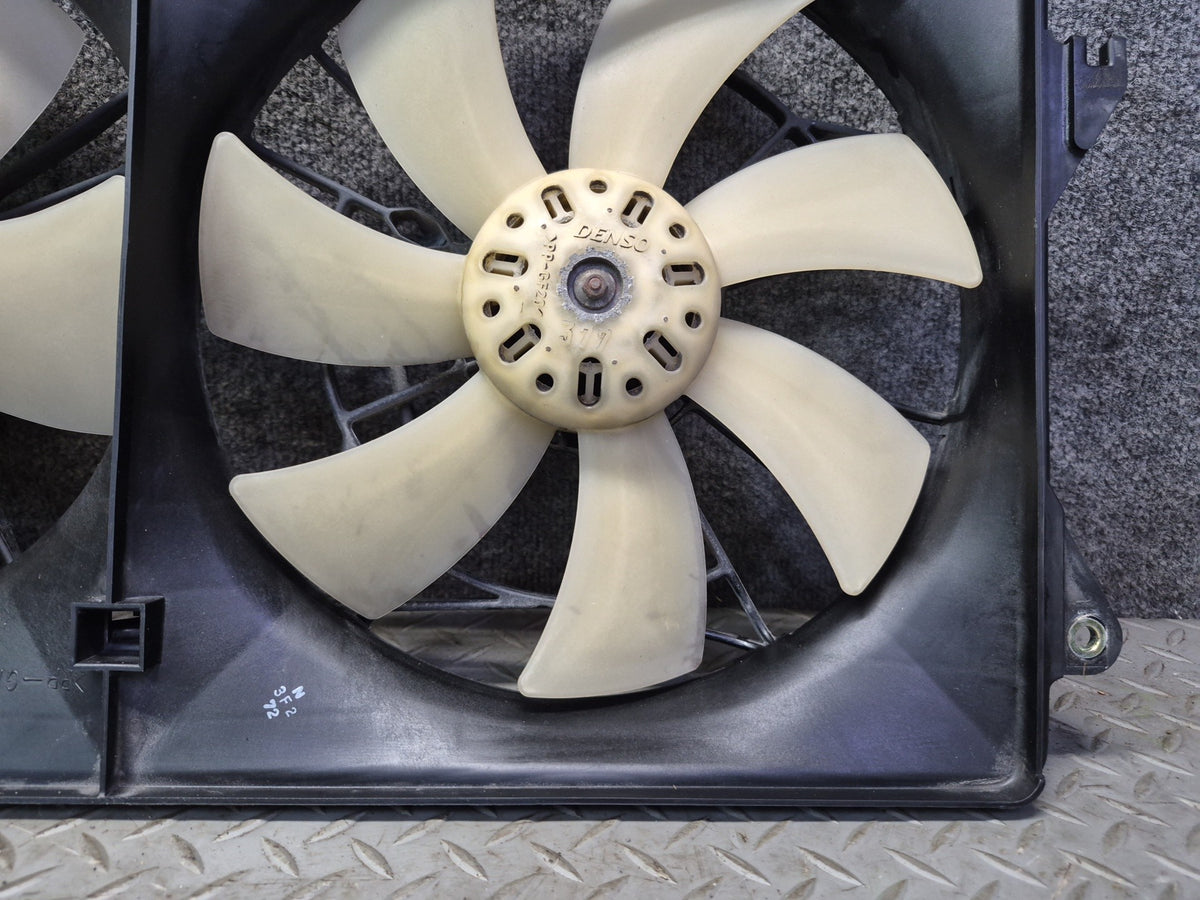 00-05 Toyota MR2 Spyder ZZW30L Engine Radiator Cooling Fan Motor Shroud 63K OEM