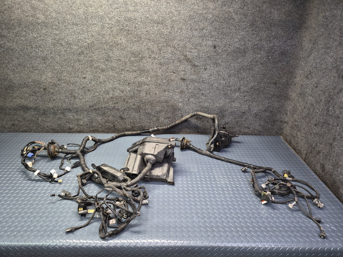 02-05 Lexus JCE10L IS300 2JZGE A/T Engine Bay Wire Wiring Harness w Fuse Box OEM