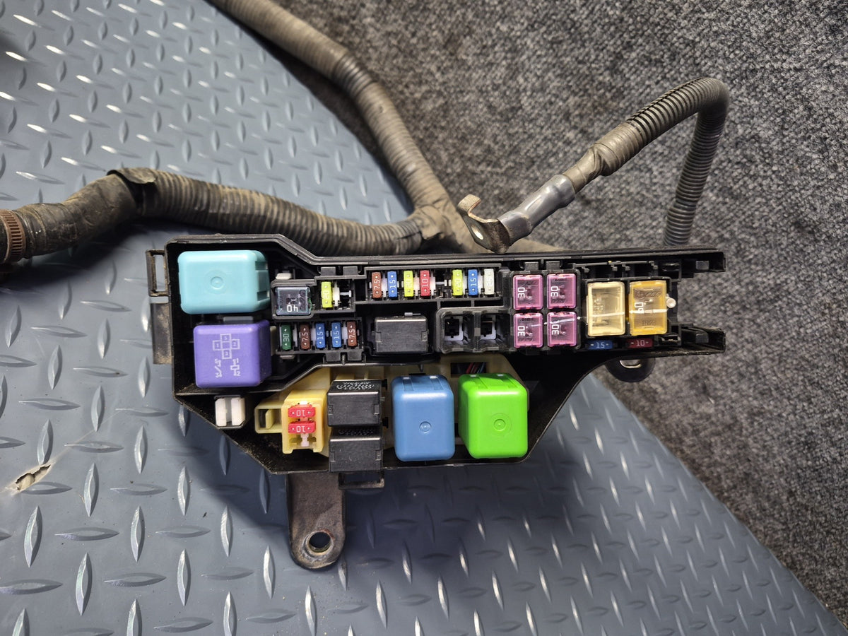 02-05 Lexus JCE10L IS300 2JZGE A/T Engine Bay Wire Wiring Harness w Fuse Box OEM