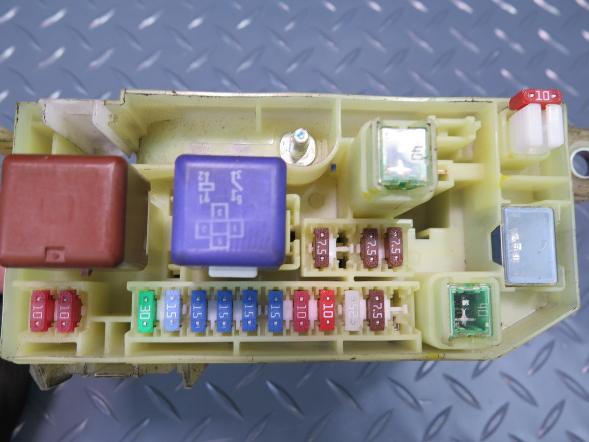 03-05 Toyota MR2 Spyder ZZW30L Engine Bay Main Fuse Relay Box Module OEM