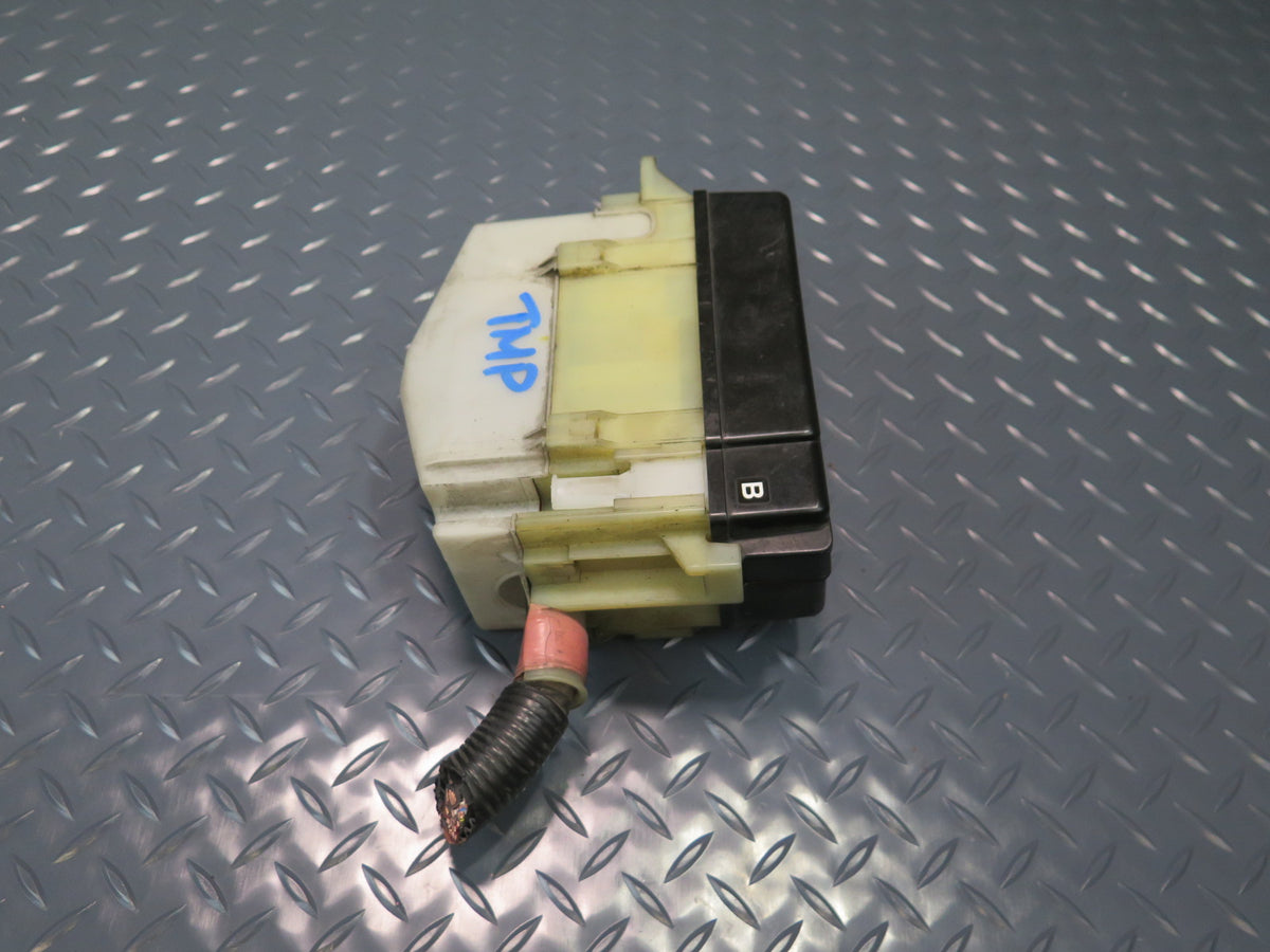 03-05 Toyota MR2 Spyder ZZW30L Engine Bay Main Fuse Relay Box Module OEM