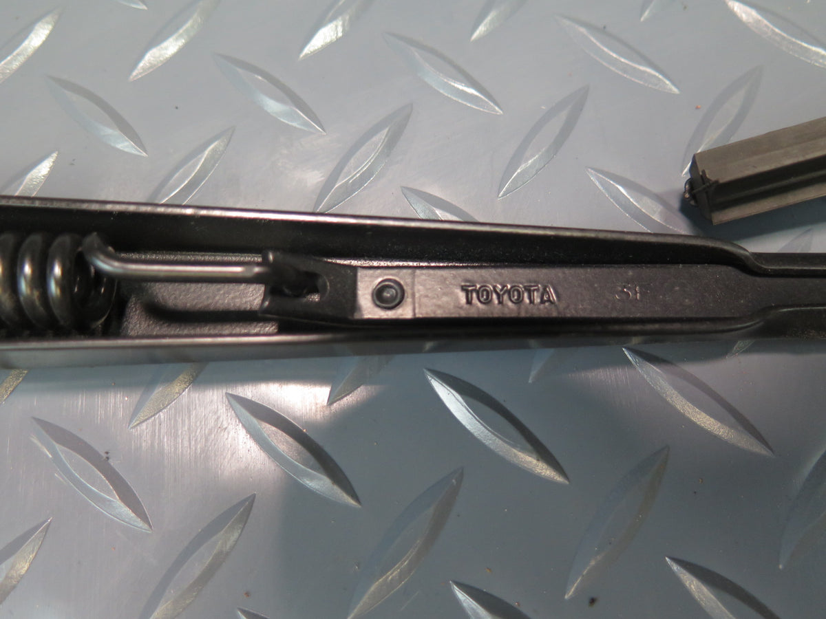 00-05 Toyota MR2 Spyder ZZW30L Set of 2 Front Left & Right Wiper Arm OEM