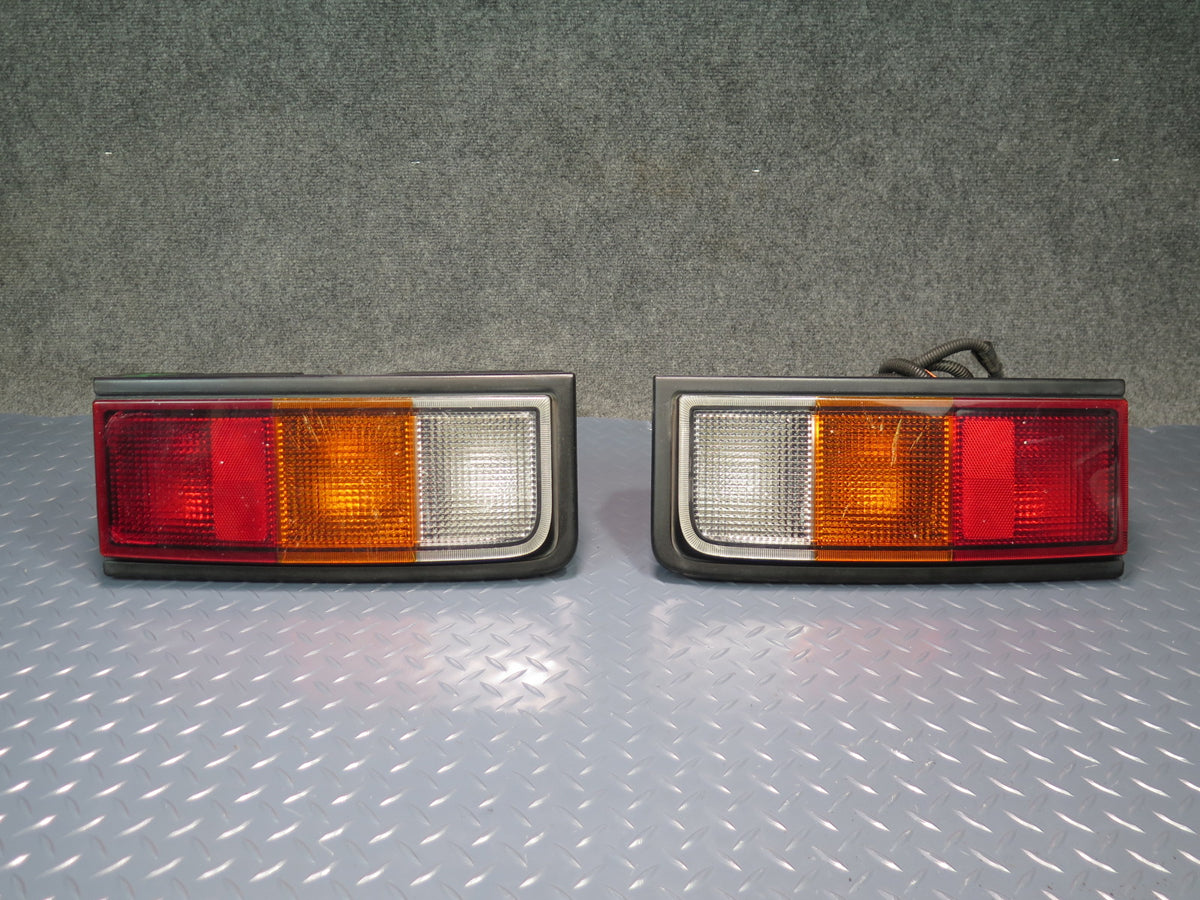 2003-2004 Hummer H2 Rear Left & Right Side Tail Light Lamp Set Damaged