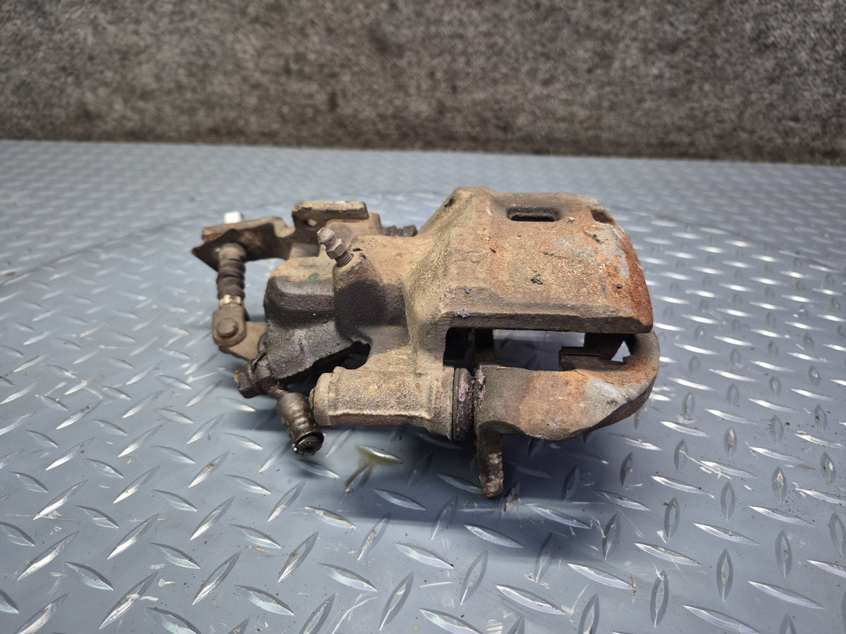 03-05 Toyota MR2 Spyder ZZW30L Set of 2 Rear Left & Right Brake Caliper 63K OEM