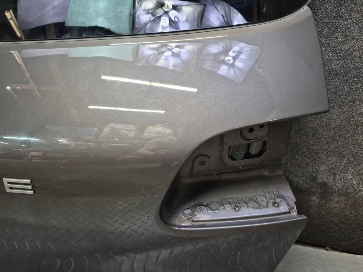 2015-2018 Porsche Macan Rear Trunk Lid Tail Gate W/ Glass Assembly Gray