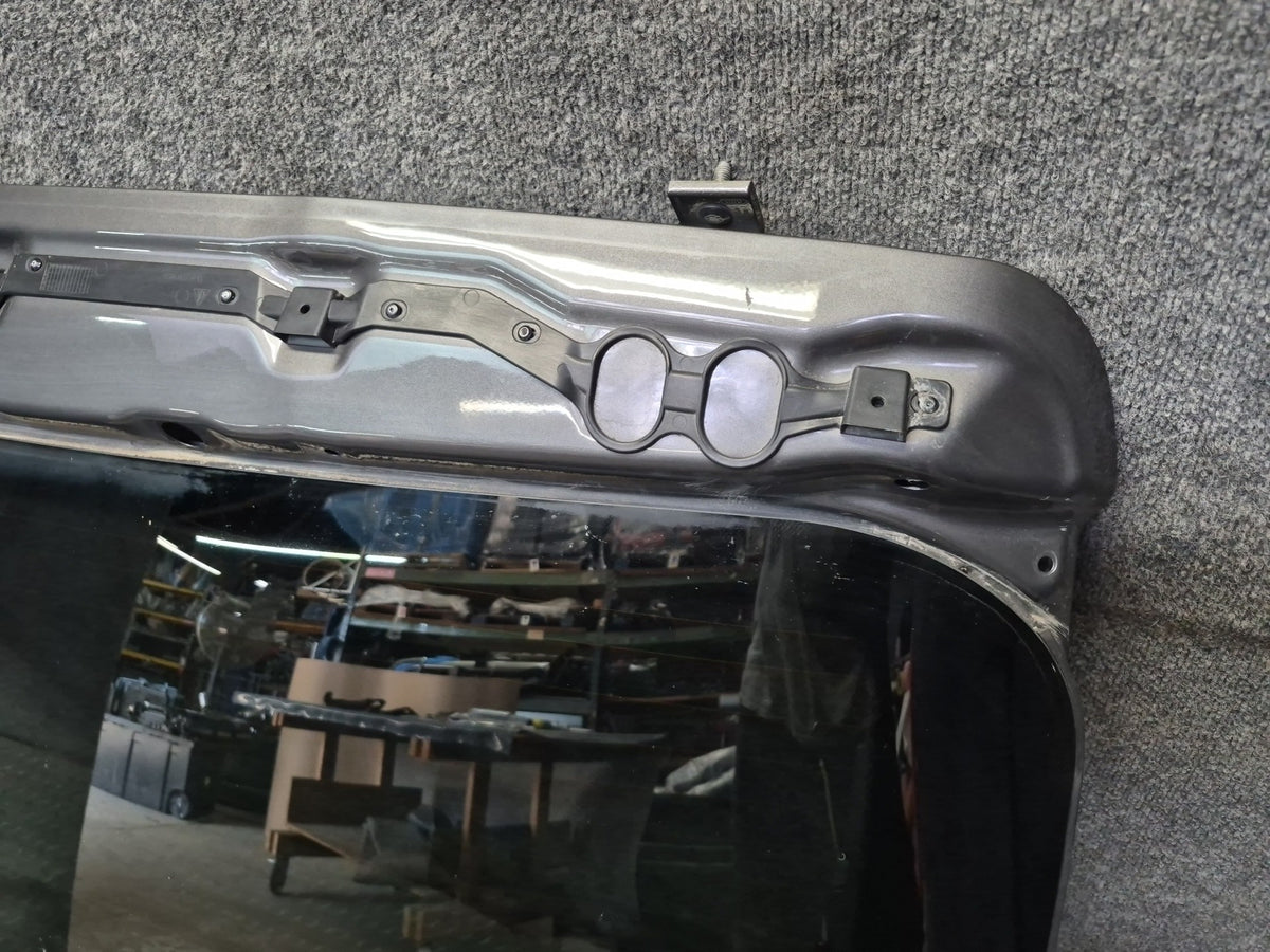 2015-2018 Porsche Macan Rear Trunk Lid Tail Gate W/ Glass Assembly Gray