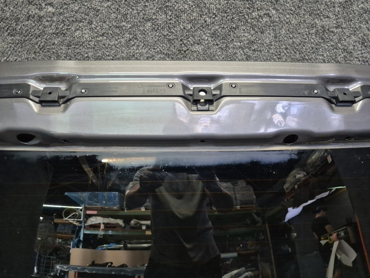 2015-2018 Porsche Macan Rear Trunk Lid Tail Gate W/ Glass Assembly Gray