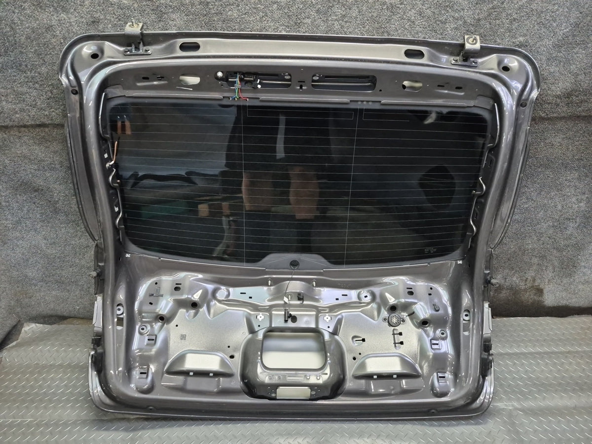 2015-2018 Porsche Macan Rear Trunk Lid Tail Gate W/ Glass Assembly Gray