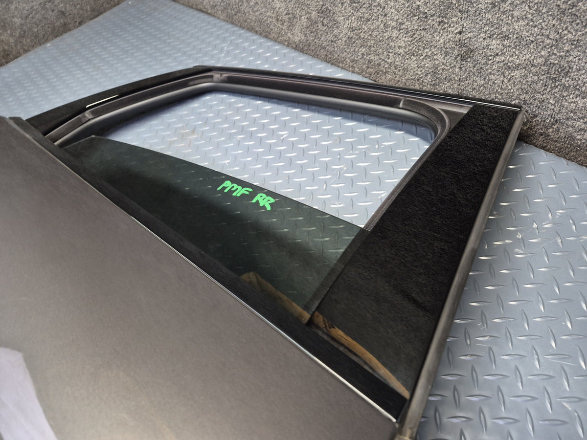 15-18 Porsche Macan Rear Right Door Shell Panel W/ Keyless Handle Window Motor