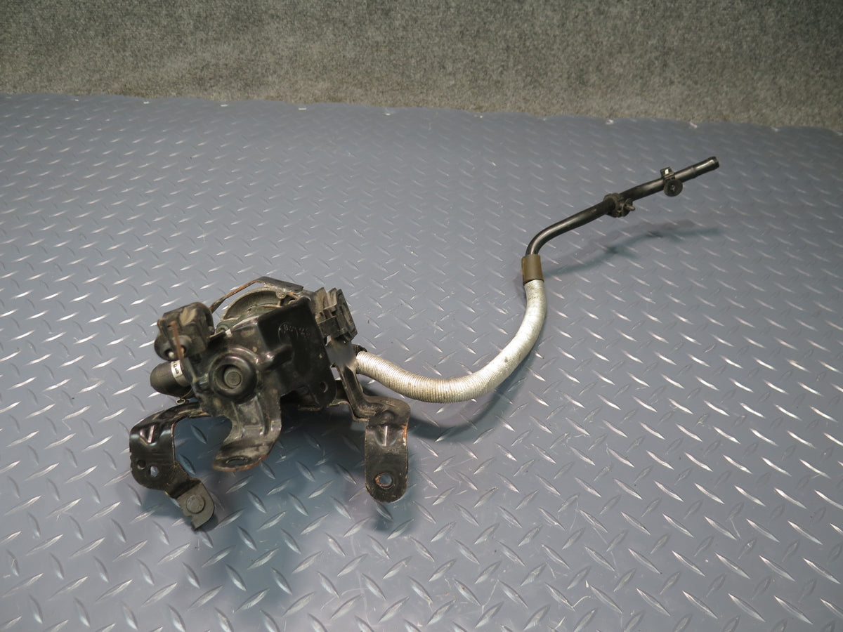 08-15 Audi A5 S5 RS5 8F7 Brake Booster Vacuum Pump w Pipe 8E0927317H OEM