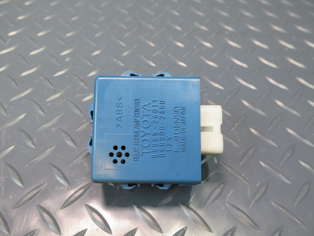 94-95 Toyota Hiace KZH106W RHD Room Lamp Control Relay Module Unit OEM