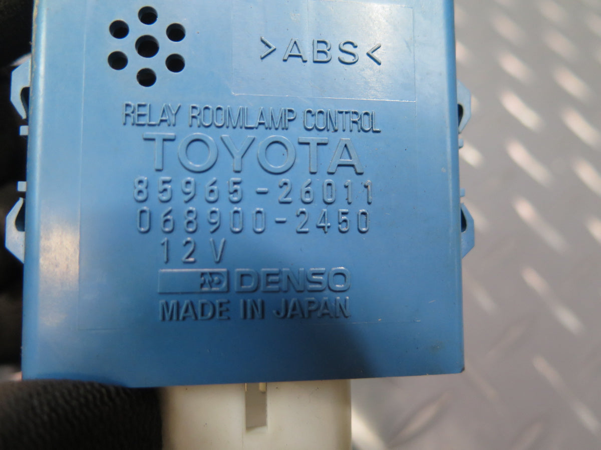 94-95 Toyota Hiace KZH106W RHD Room Lamp Control Relay Module Unit OEM